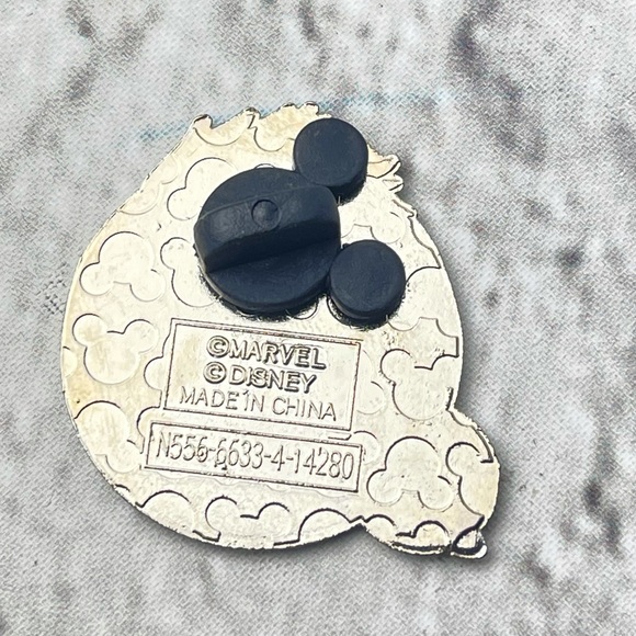 5/25$ 🏰  Disney green Hulk Pin - Picture 5 of 6